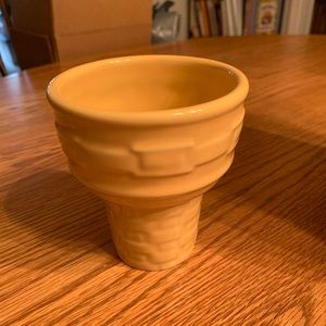 Longaberger pottery ice cream cone dish Butternut. NIB